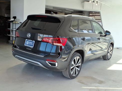 Certified 2022 Volkswagen Taos SE image 4