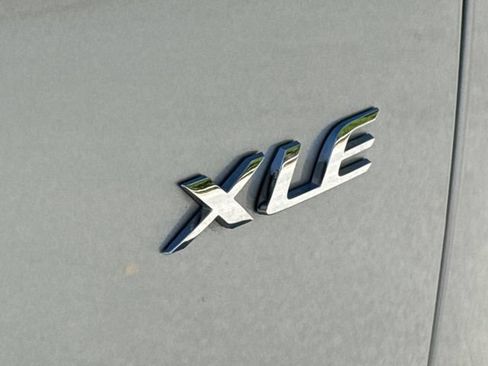 Used 2023 Toyota Corolla Cross XLE w/ Convenience Package FWD image 10