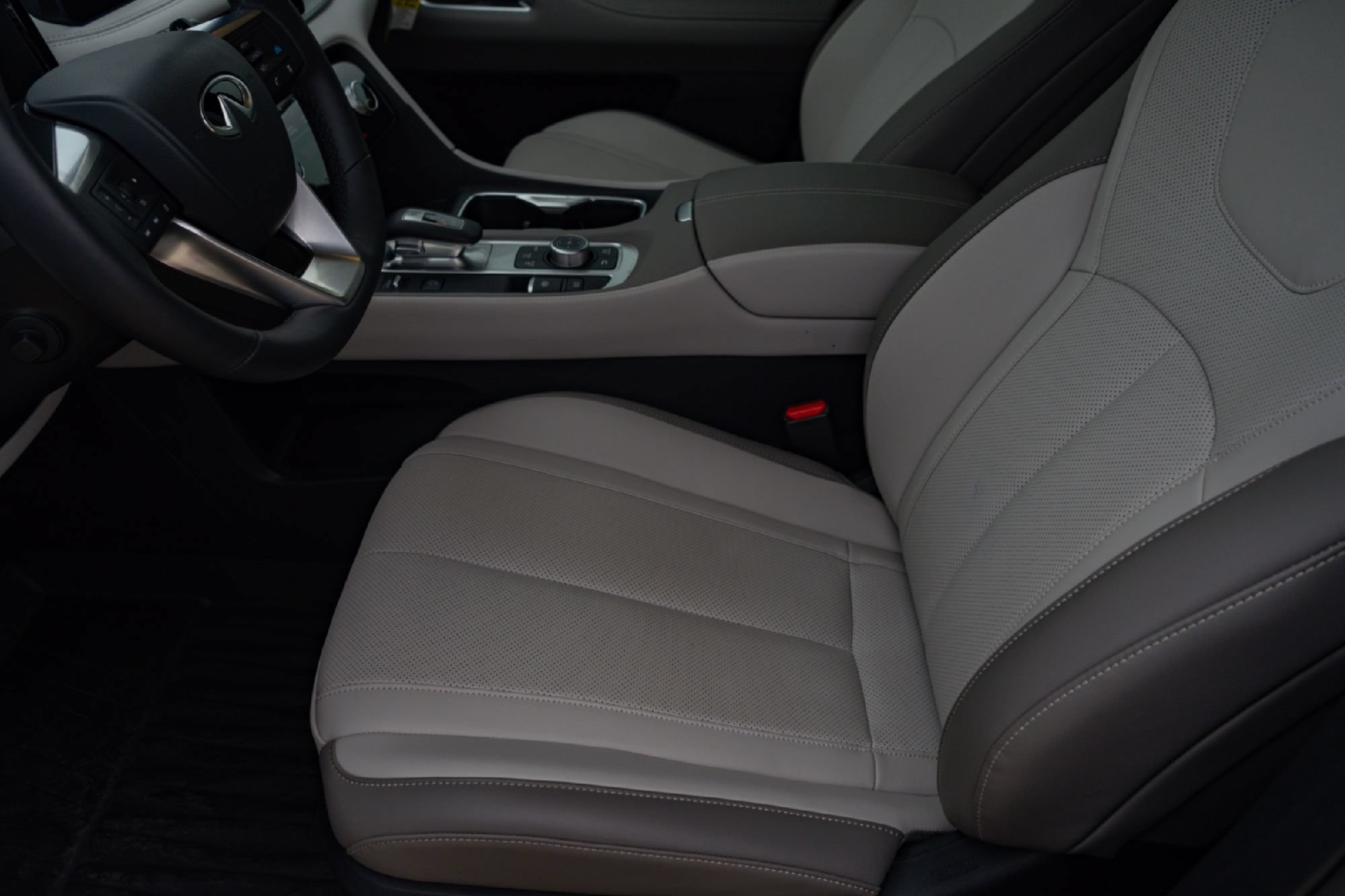 Certified 2027 INFINITI QX60 Luxe w/ Family Package FWD image 9