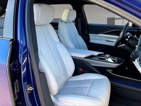 Certified 2024 Cadillac Lyriq Luxury AWD/4WD image 7