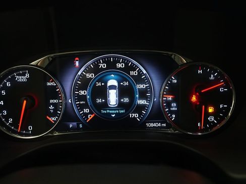 Used 2017 GMC Acadia Denali w/ Technology Package AWD/4WD image 2
