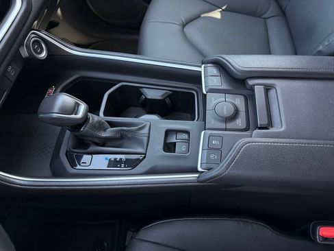 Used 2025 Toyota Grand Highlander AWD image 17