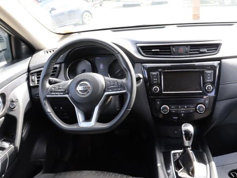 Used 2020 Nissan Rogue SV image 9