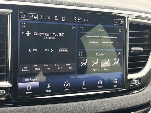 Used 2024 Chrysler Pacifica Touring-L FWD image 20