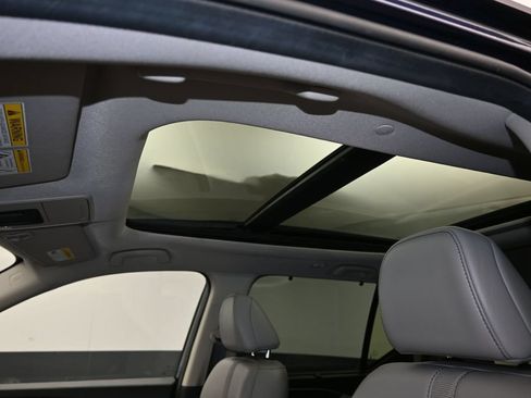 Certified 2024 Honda Pilot Touring image 19