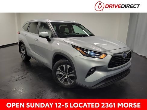 Used 2023 Toyota Highlander XLE AWD/4WD image 1