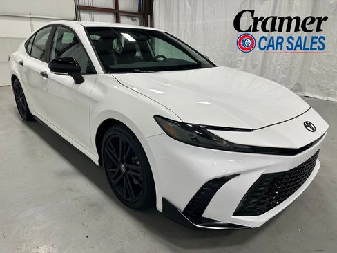 Used 2026 Toyota Camry Hybrid FWD image 1