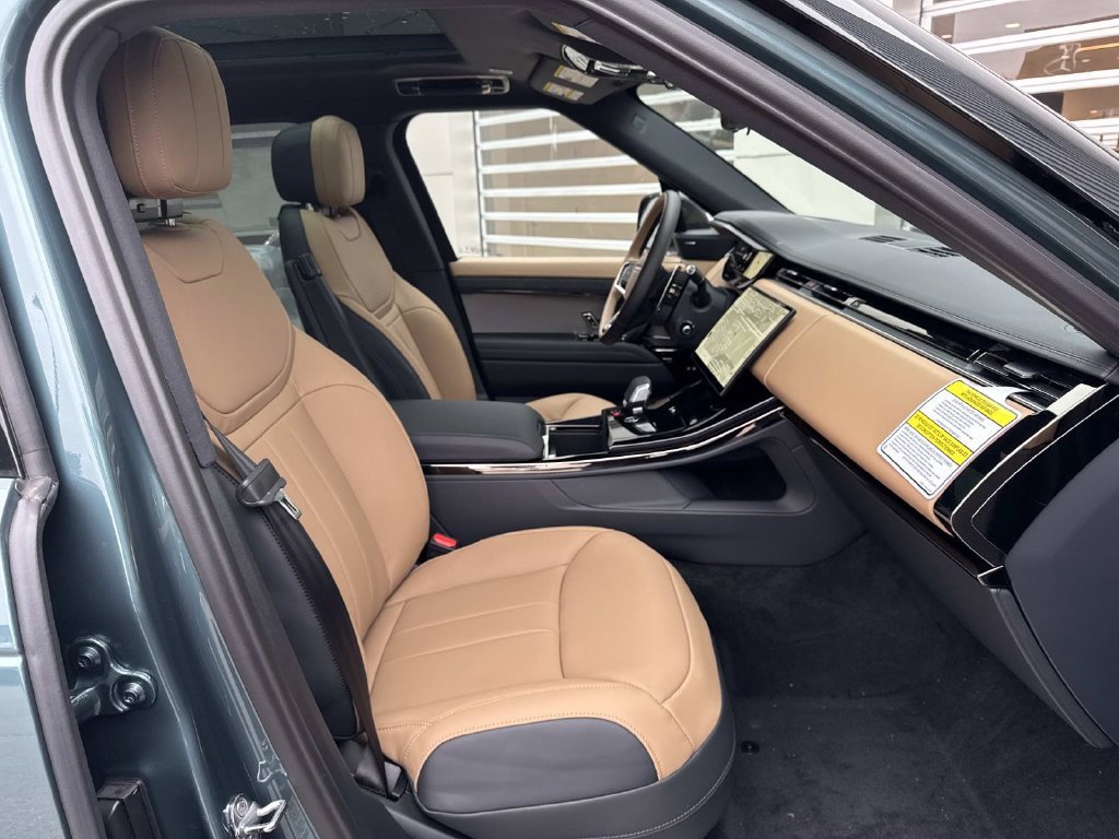 New 2027 Land Rover Range Rover Sport Dynamic SE AWD/4WD image 9