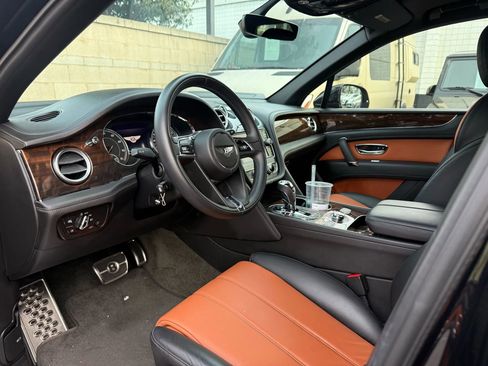 Used 2020 Bentley Bentayga image 4