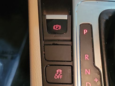 Used 2013 Volkswagen CC Sport Plus image 30