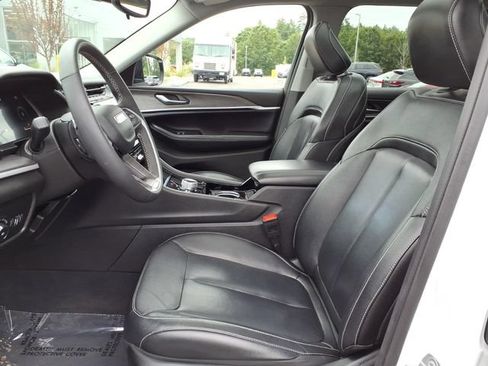 Used 2023 Jeep Grand Cherokee L Limited w/ Black Appearance Package AWD/4WD image 10