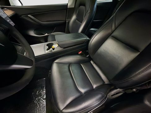 Used 2021 Tesla Model Y Long Range AWD/4WD image 11