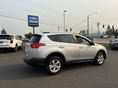 Used 2013 Toyota RAV4 XLE AWD/4WD image 6