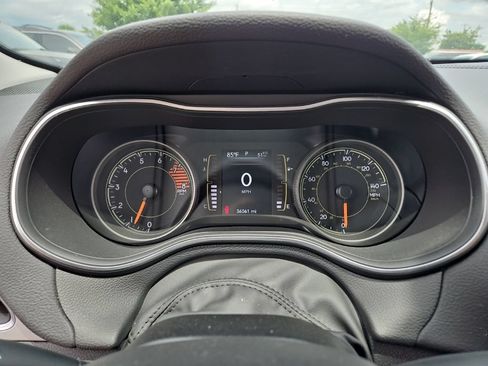 Used 2022 Jeep Cherokee Latitude AWD/4WD image 7