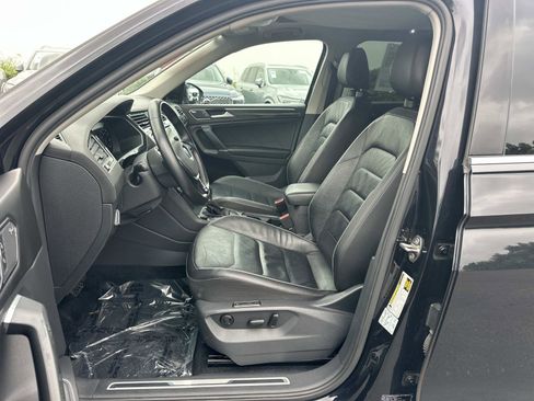 Used 2018 Volkswagen Tiguan SEL Premium image 17