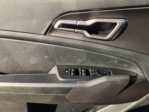 New 2026 Kia Sportage LX image 16