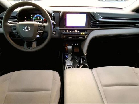 Used 2025 Toyota Camry LE image 15