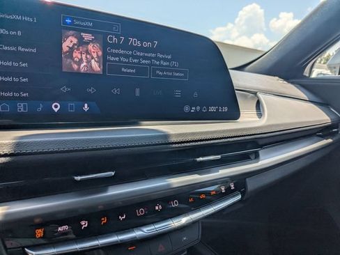 Used 2025 Cadillac XT4 Premium Luxury FWD image 23
