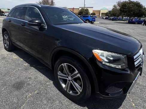 Used 2017 Mercedes-Benz GLC 300 image 1