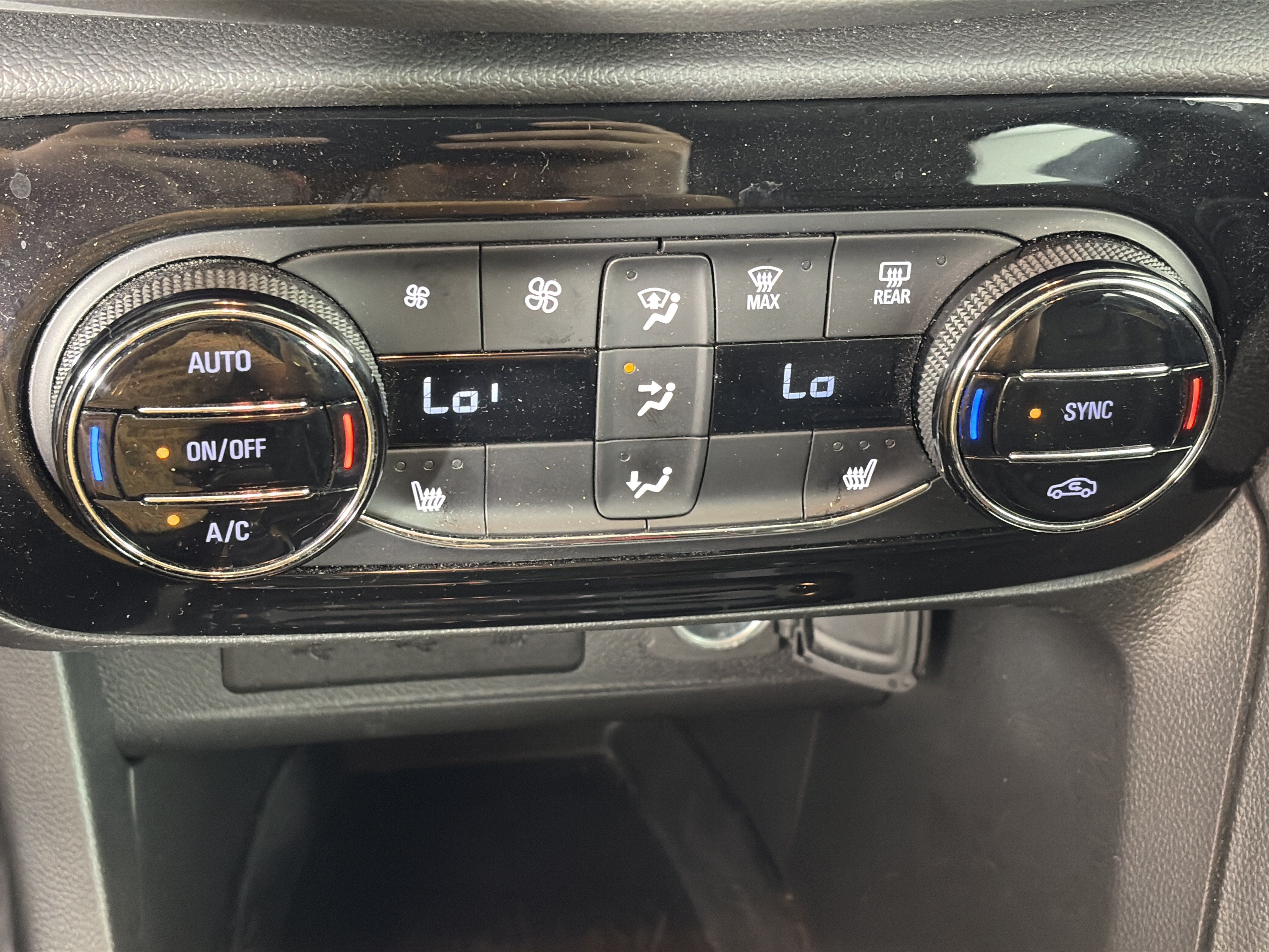 Certified 2021 Buick Encore GX Essence w/ Sport Touring Package AWD/4WD image 22