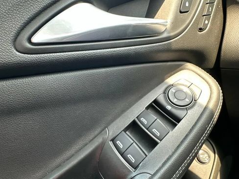 Used 2022 Buick Encore GX Essence w/ Advanced Technology Package FWD image 17