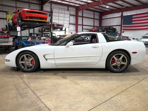 Used 1998 Chevrolet Corvette Coupe w/ Memory Pkg RWD image 4