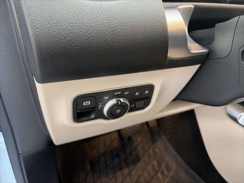 Used 2021 Mercedes-Benz GLB 250 4MATIC image 15