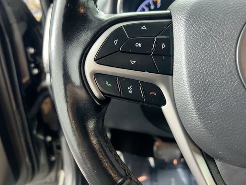 Used 2020 Jeep Grand Cherokee Laredo image 18