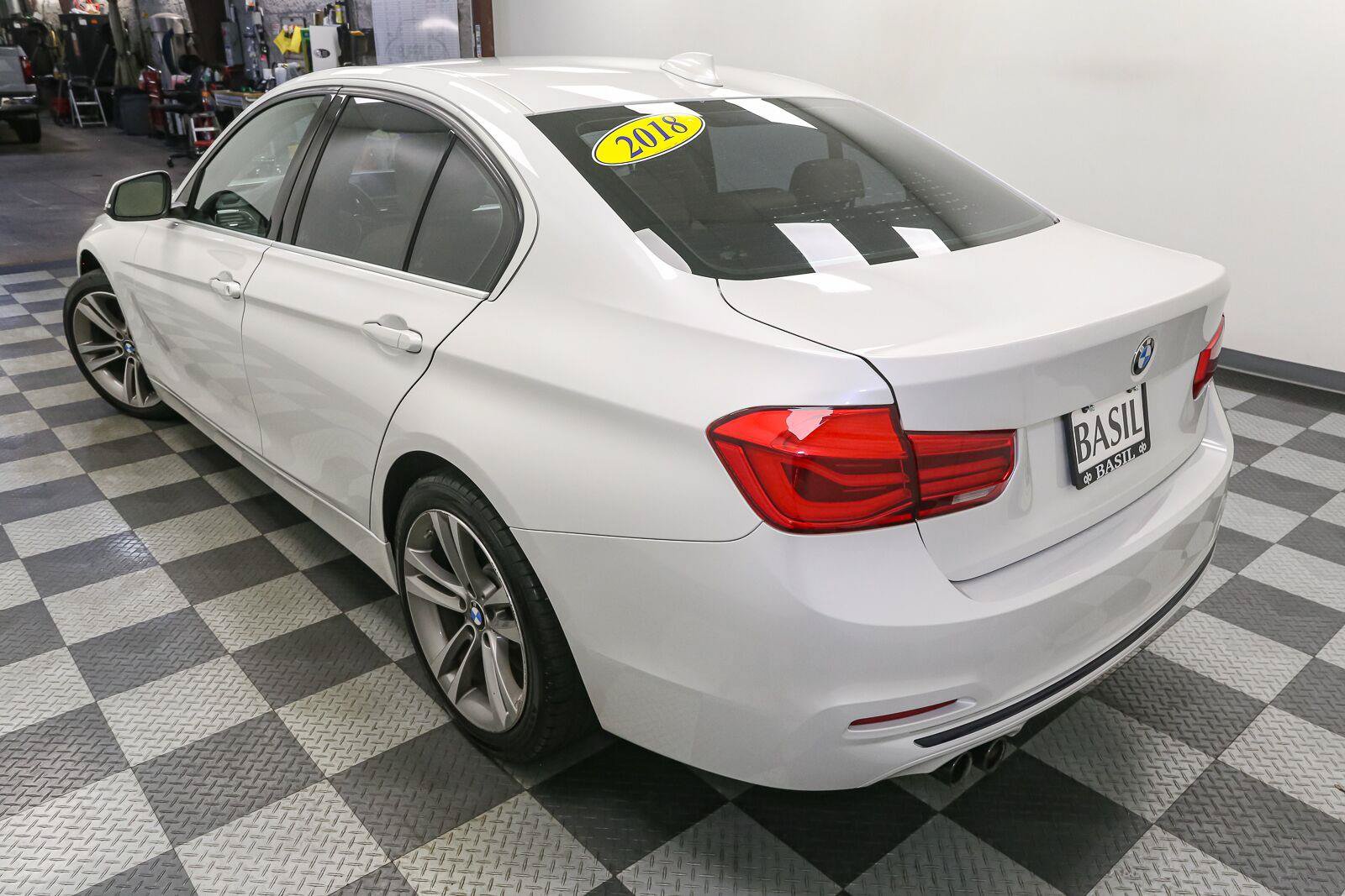 Used 2018 BMW 330i xDrive Sedan AWD/4WD image 9