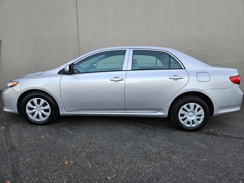 Used 2010 Toyota Corolla LE image 2