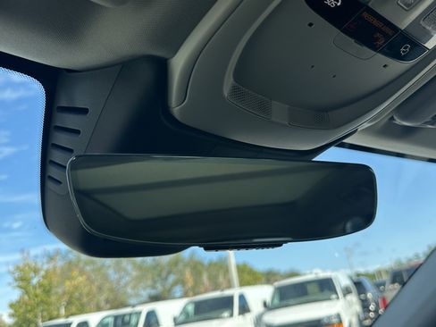 Used 2025 Volvo XC60 B5 Plus image 28