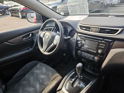 Used 2016 Nissan Rogue SV image 8