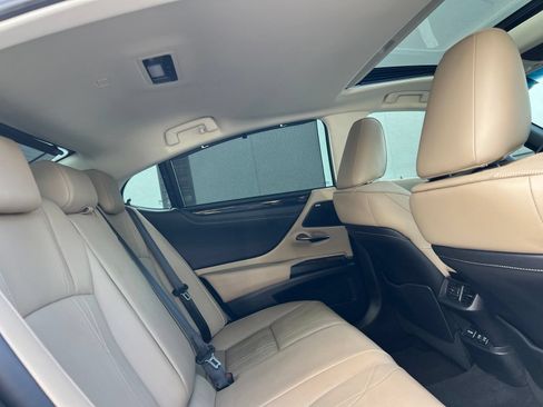 Used 2019 Lexus ES 300h Ultra Luxury w/ Accessory Package 2 FWD image 66