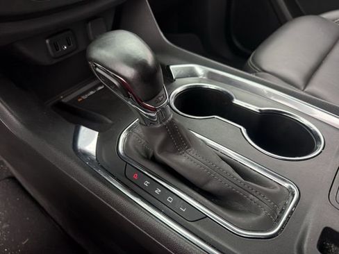 Used 2023 Chevrolet Traverse LT FWD image 19