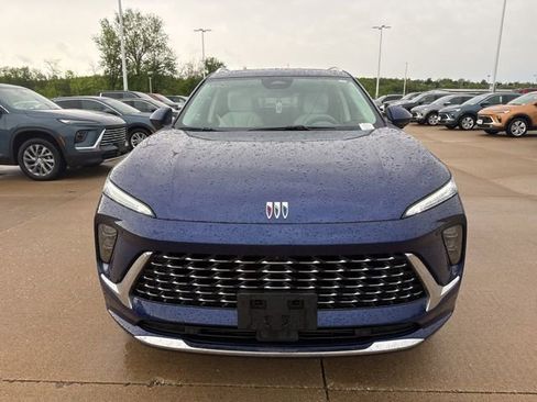 Used 2025 Buick Envision Avenir AWD/4WD image 7