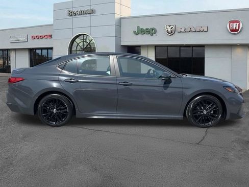 Used 2025 Toyota Camry SE FWD image 8