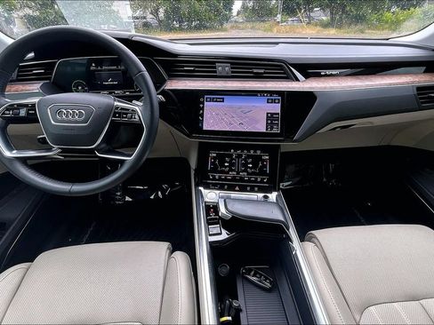 Used 2019 Audi e-tron Prestige AWD/4WD image 16