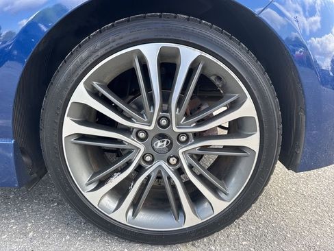 Used 2017 Hyundai Veloster Turbo w/ Tech Package 02 FWD image 28