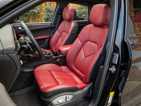 Used 2023 Porsche Macan GTS image 5