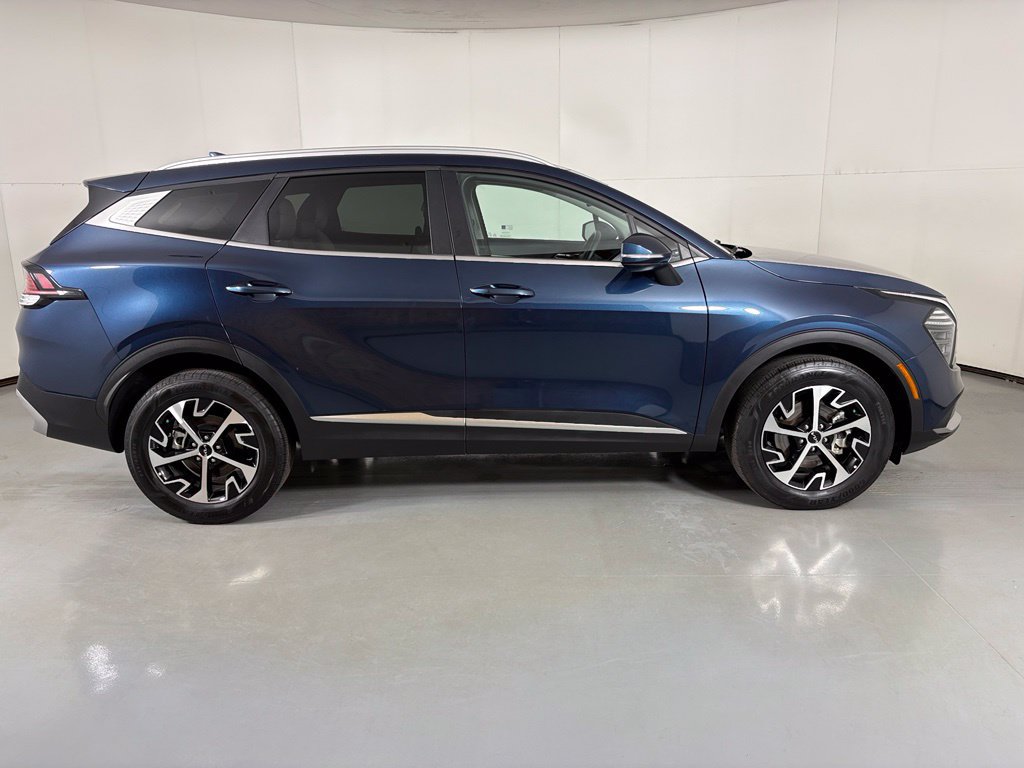 Used 2025 Kia Sportage EX AWD/4WD image 9
