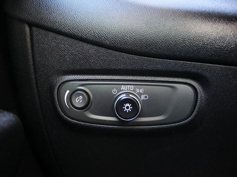 Used 2018 Chevrolet Equinox LT image 12