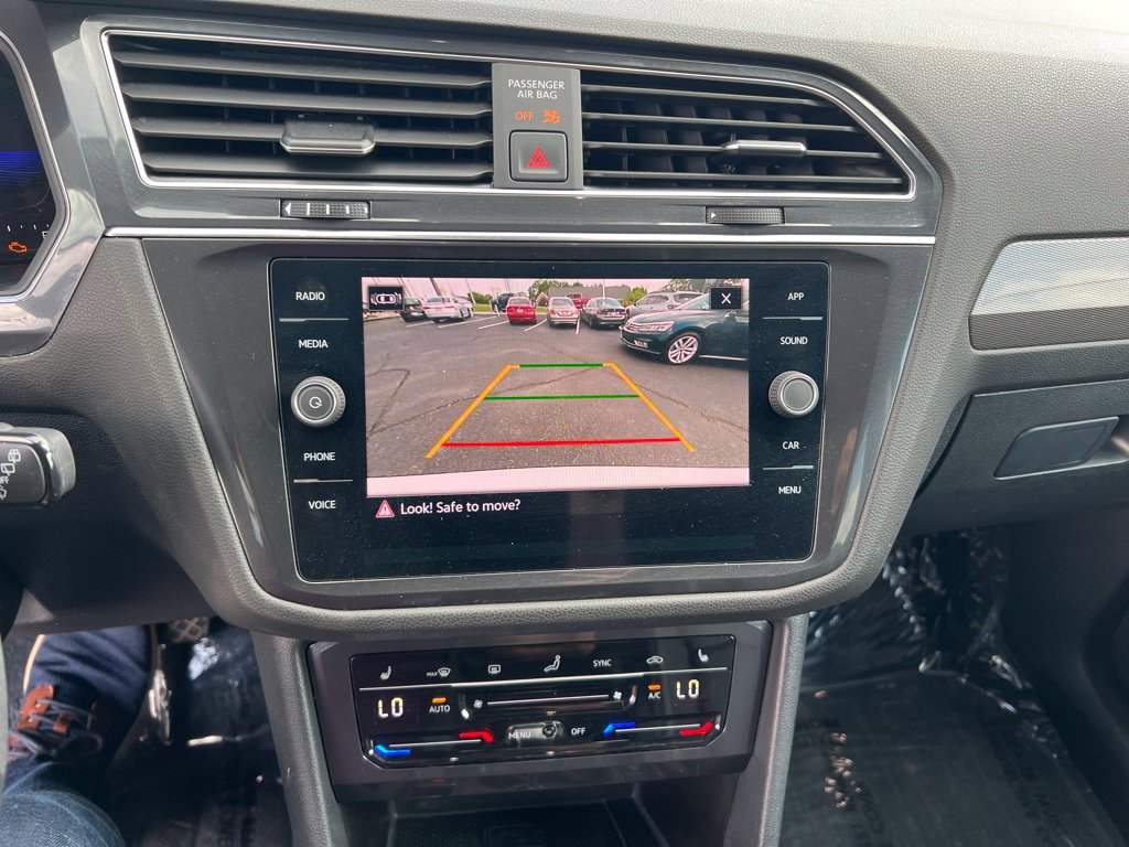 Used 2022 Volkswagen Tiguan SE AWD/4WD image 35