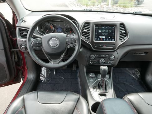 Used 2019 Jeep Cherokee Trailhawk w/ Cold Weather Group AWD/4WD image 20