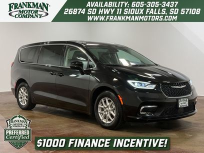 Used 2024 Chrysler Pacifica Touring-L