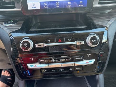 Used 2021 Ford Explorer Limited w/ Hybrid Equipment Group 310A AWD/4WD image 10