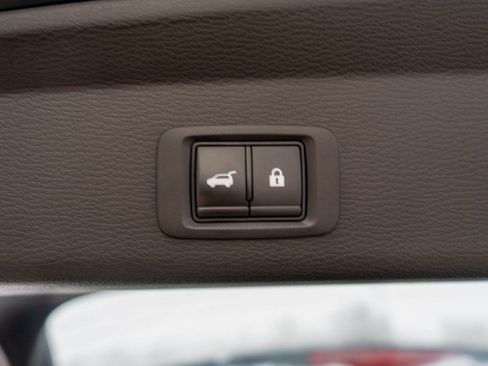 Used 2024 Mitsubishi Outlander 4WD Plug-In Hybrid image 36