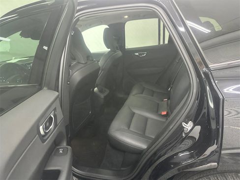 Used 2024 Volvo XC60 B5 Plus image 23