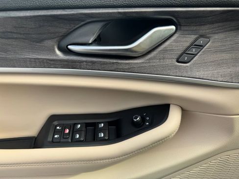 Used 2023 Jeep Grand Cherokee Limited image 16