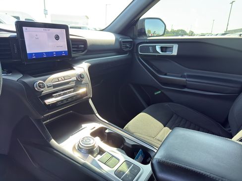 Used 2020 Ford Explorer XLT RWD image 11