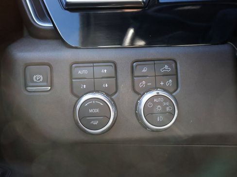 Used 2024 GMC Sierra 2500 SLT w/ SLT Premium Package image 31